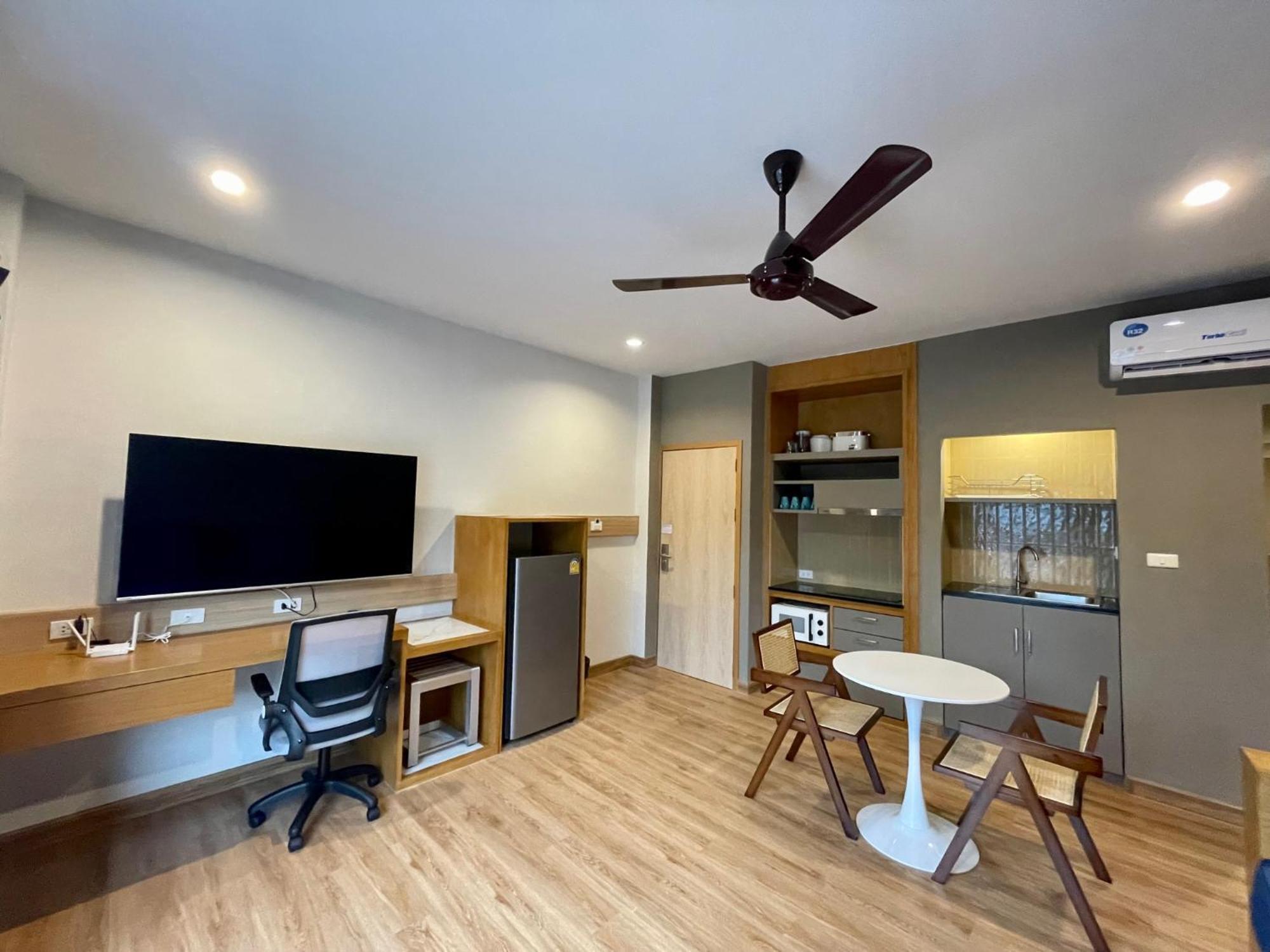 Room Actually Service Apartment Karon Екстер'єр фото